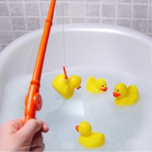 钩只鸭子的洗澡游戏玩具